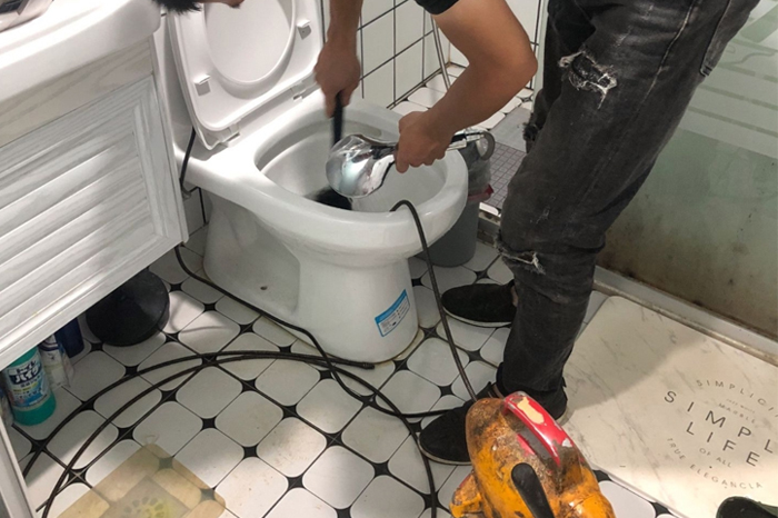 包头马桶堵塞自己疏通还是找师傅？专业上门服务让你省时更省心